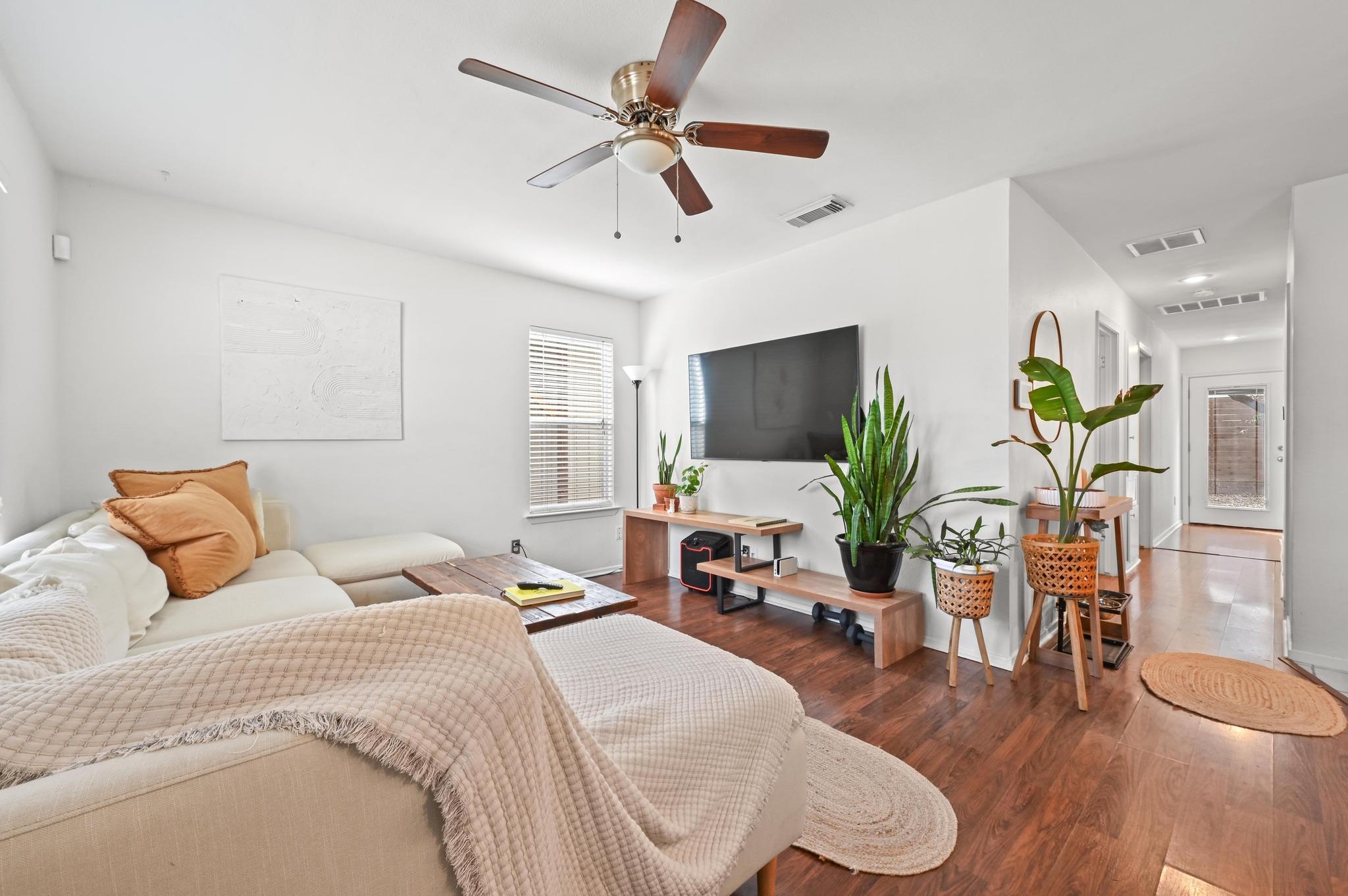 1005 Daphne Ct, Austin, TX 78704