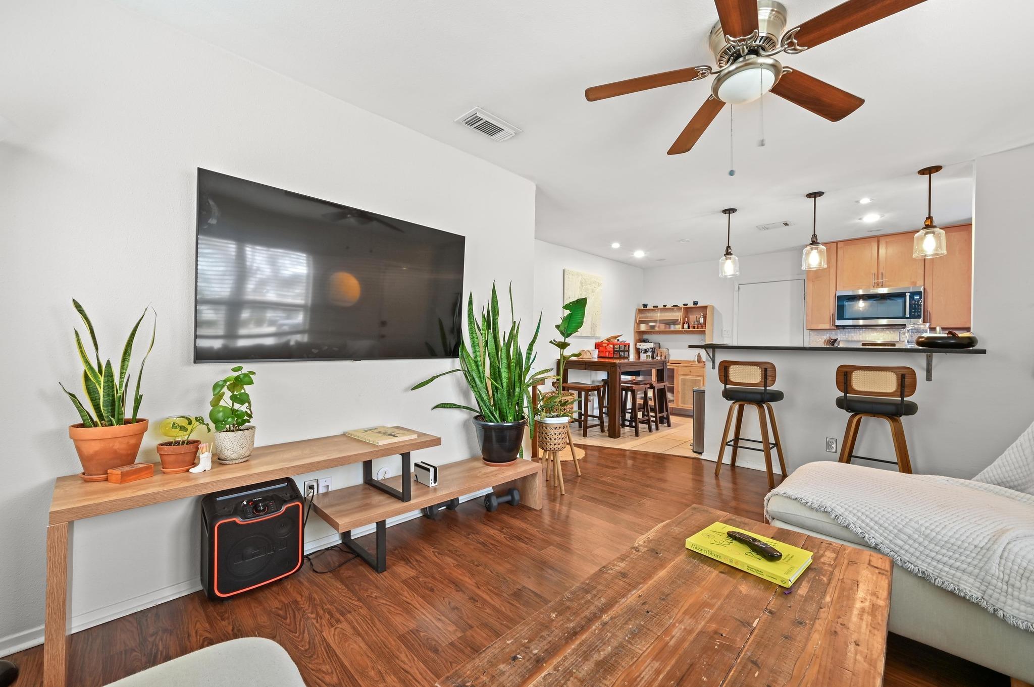 1005 Daphne Ct, Austin, TX 78704