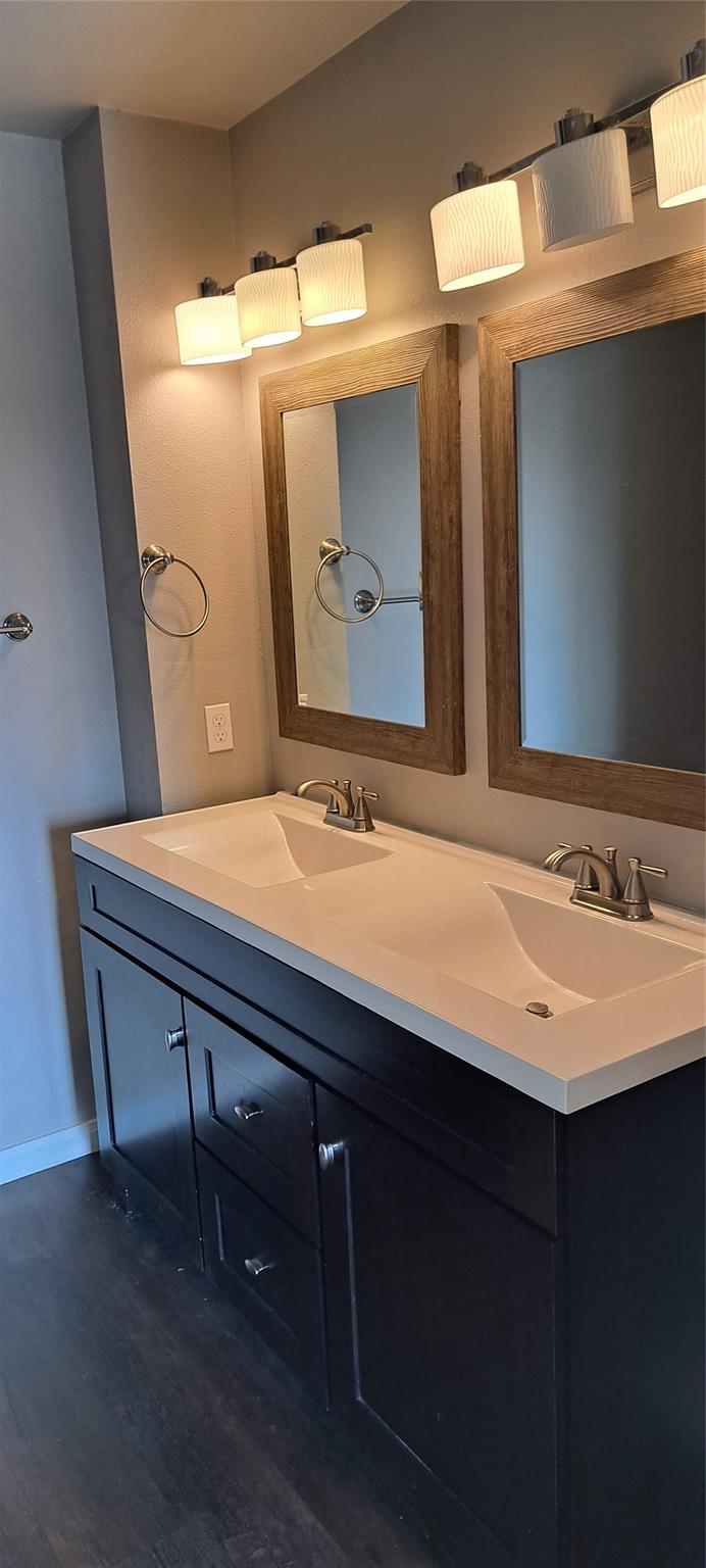 5911 Lago Vista Way # B, Lago Vista, TX 78645