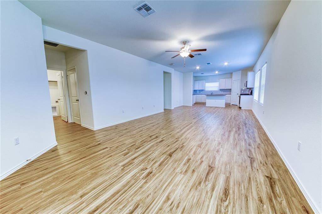 15401 Summer Ray Dr NE, Del Valle, TX 78617