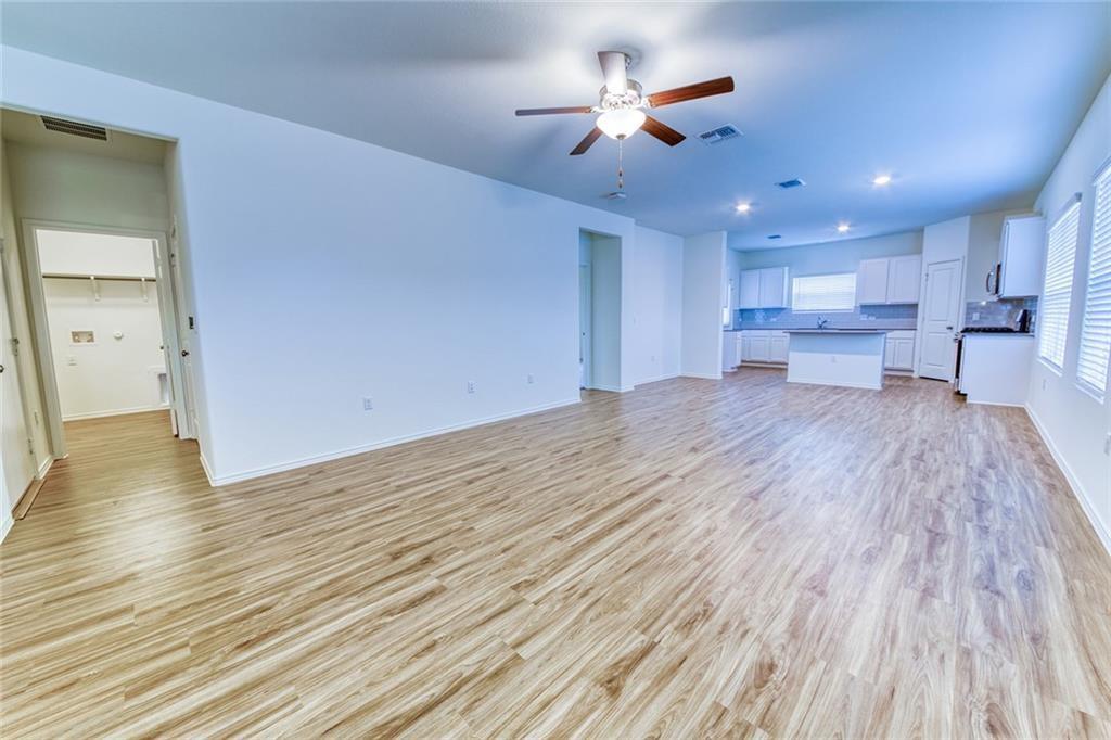 15401 Summer Ray Dr NE, Del Valle, TX 78617