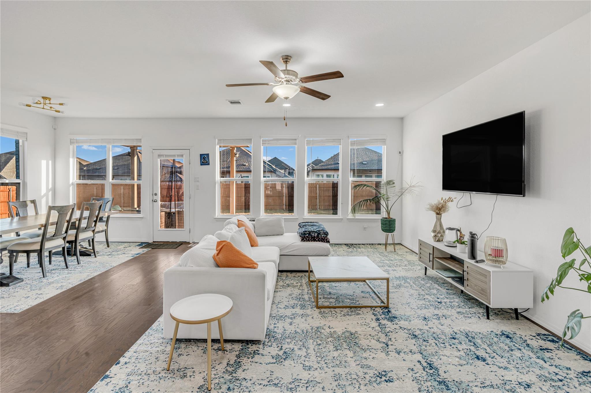 111 Fortuna Ct, Liberty Hill, TX 78642