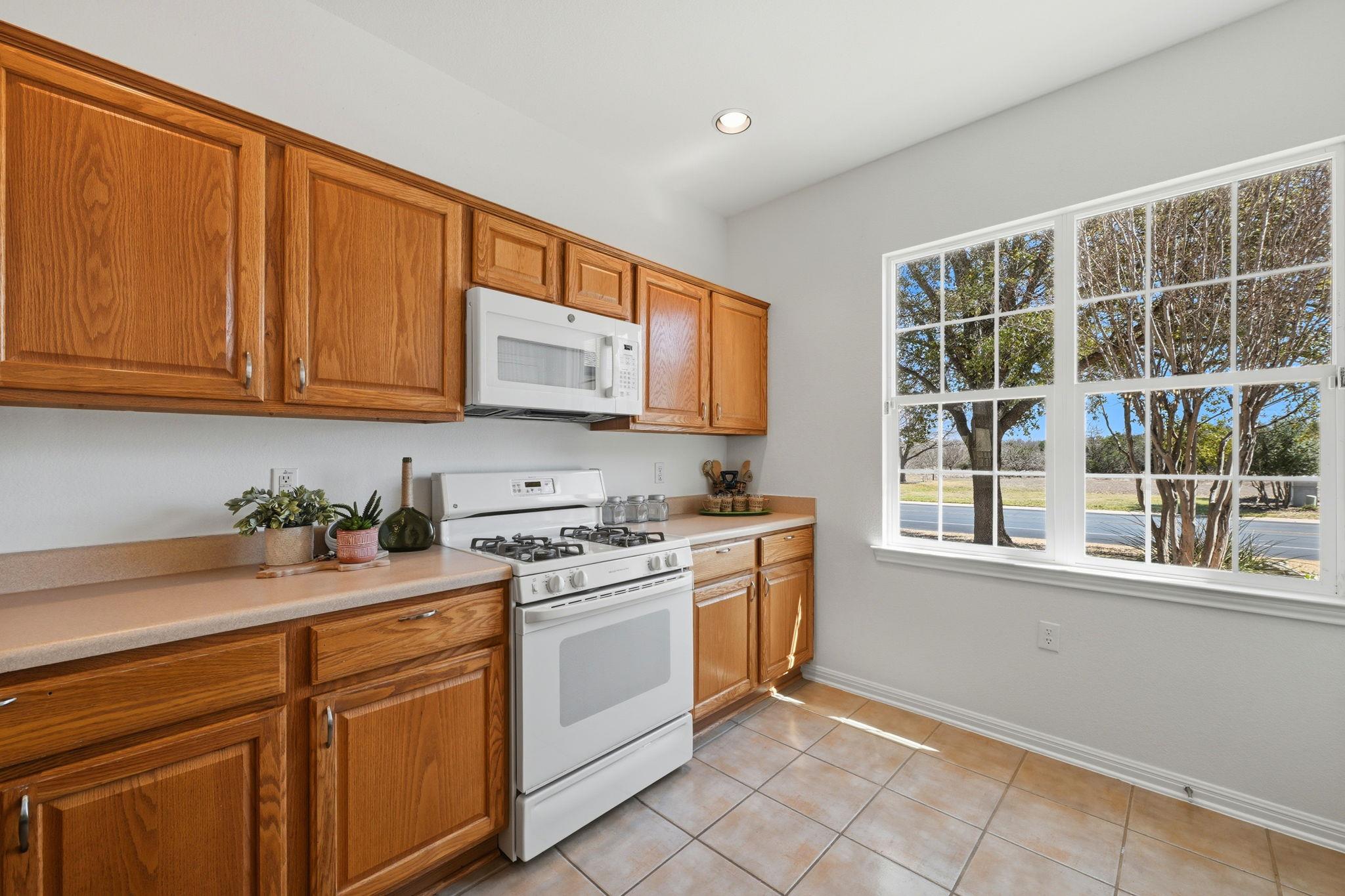 708 Texas Dr, Georgetown, TX 78633