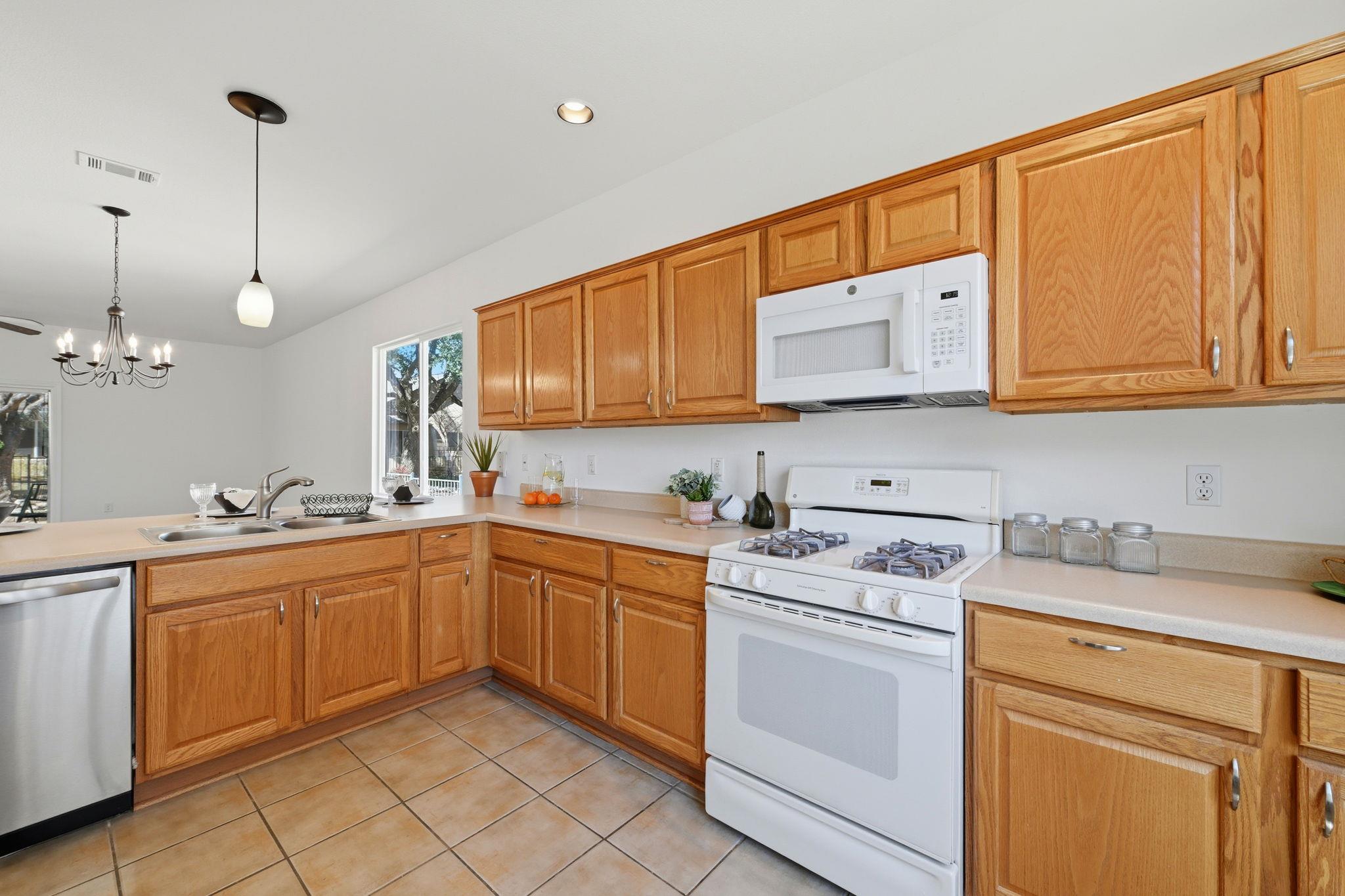 708 Texas Dr, Georgetown, TX 78633