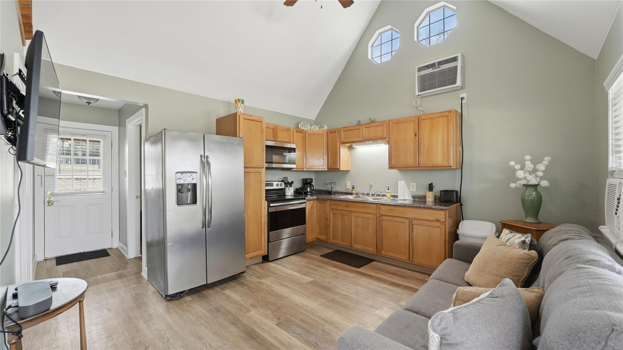 182 Little Ranch Rd, Red Rock, TX 78662