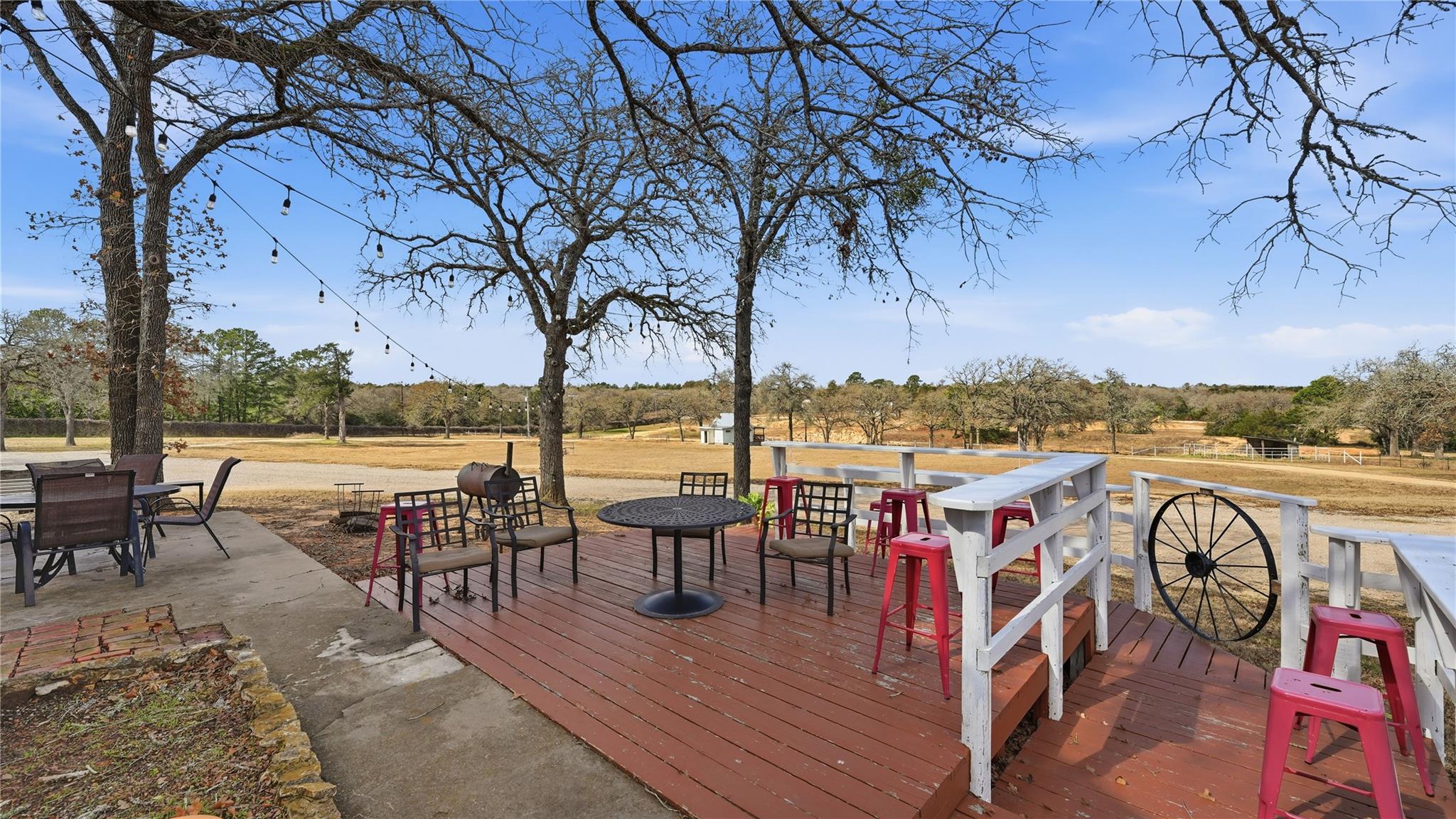 182 Little Ranch Rd, Red Rock, TX 78662
