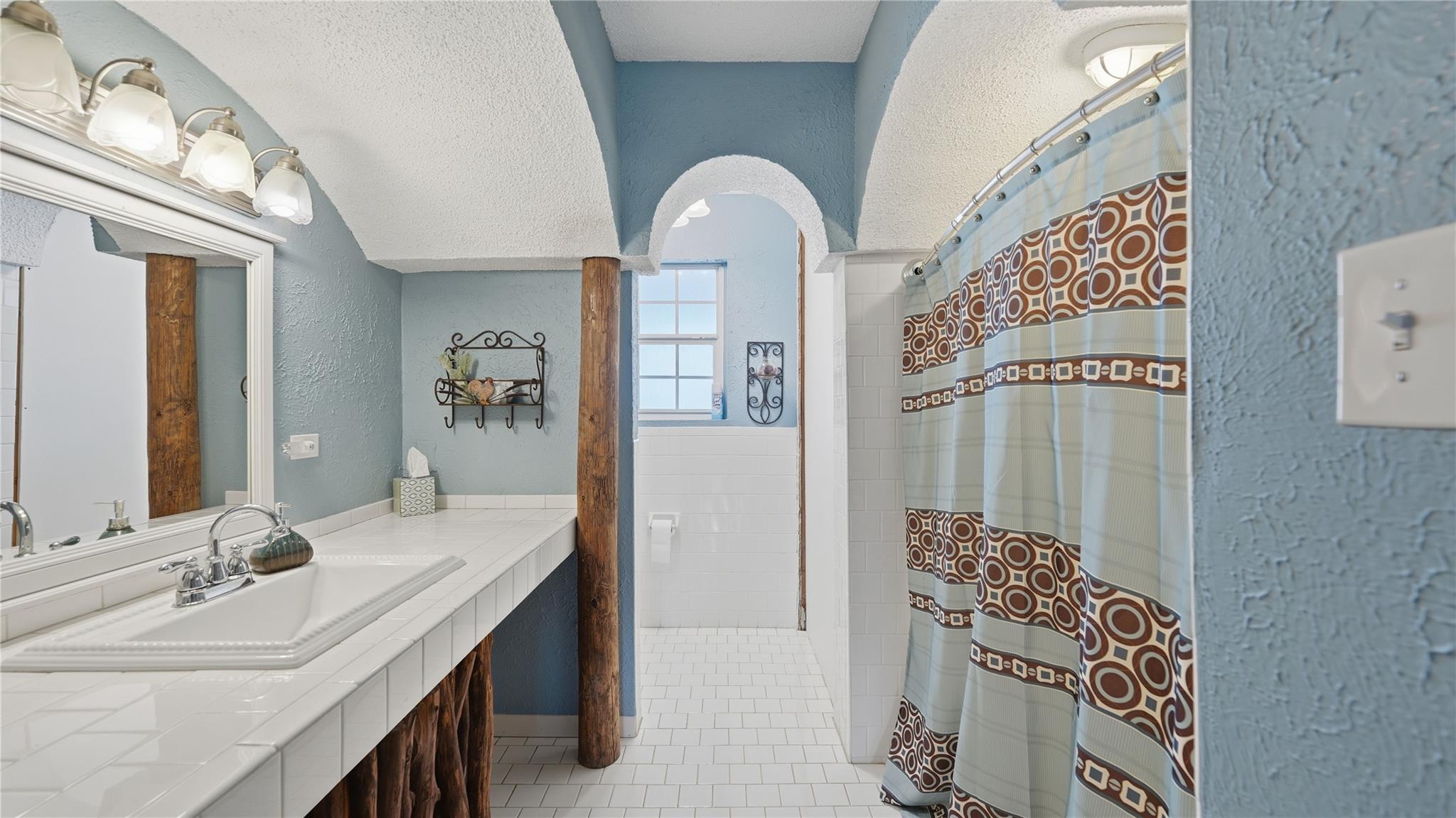 182 Little Ranch Rd, Red Rock, TX 78662