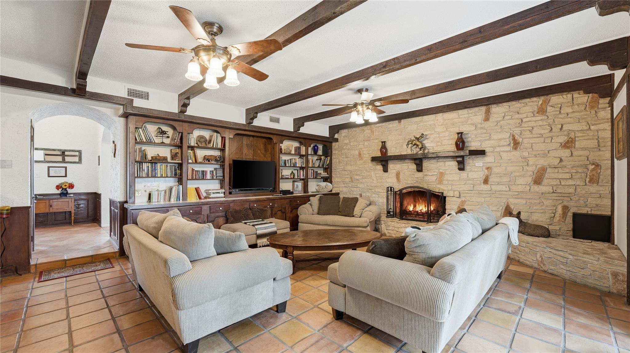 182 Little Ranch Rd, Red Rock, TX 78662