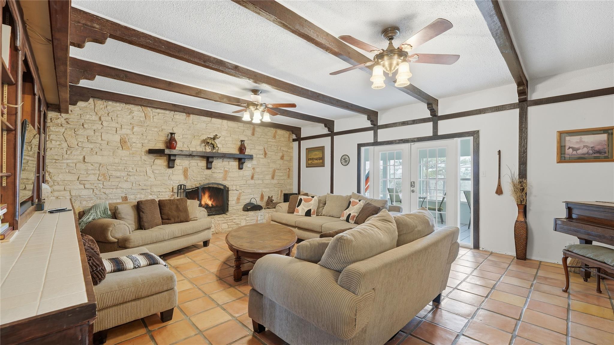 182 Little Ranch Rd, Red Rock, TX 78662