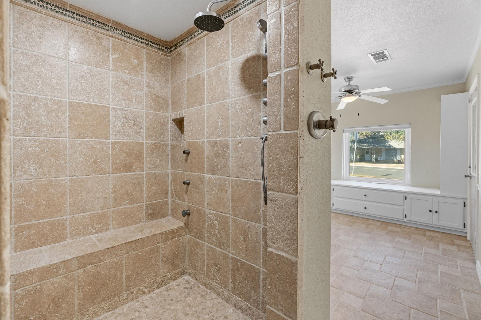 9013 Collinfield Dr, Austin, TX 78758