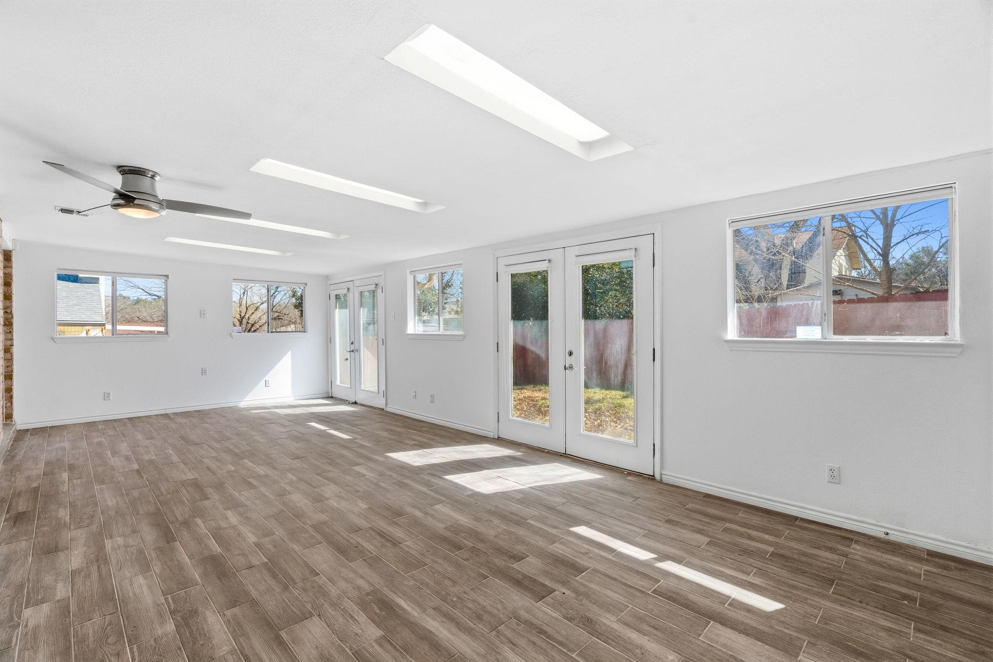 9013 Collinfield Dr, Austin, TX 78758