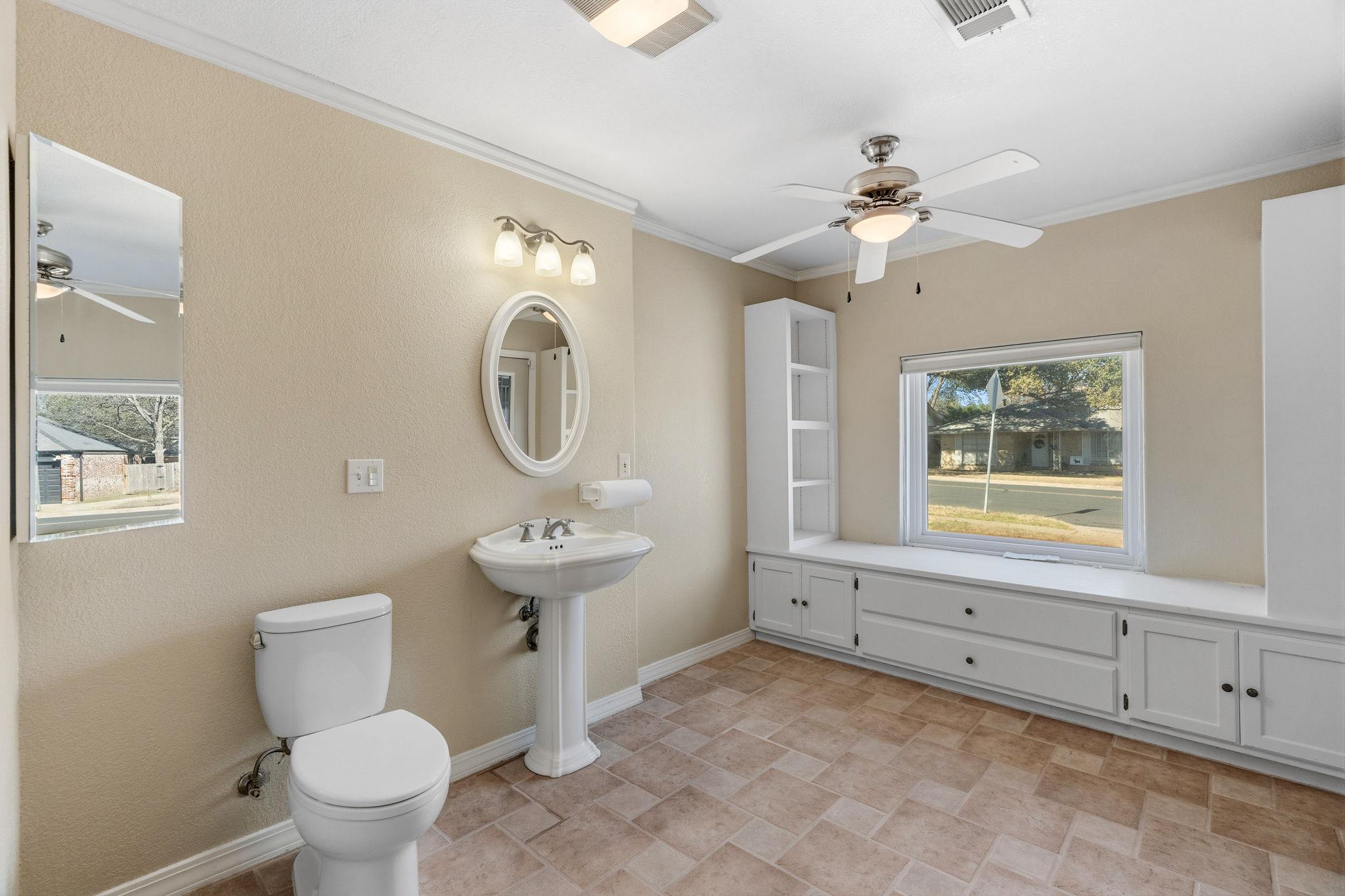 9013 Collinfield Dr, Austin, TX 78758