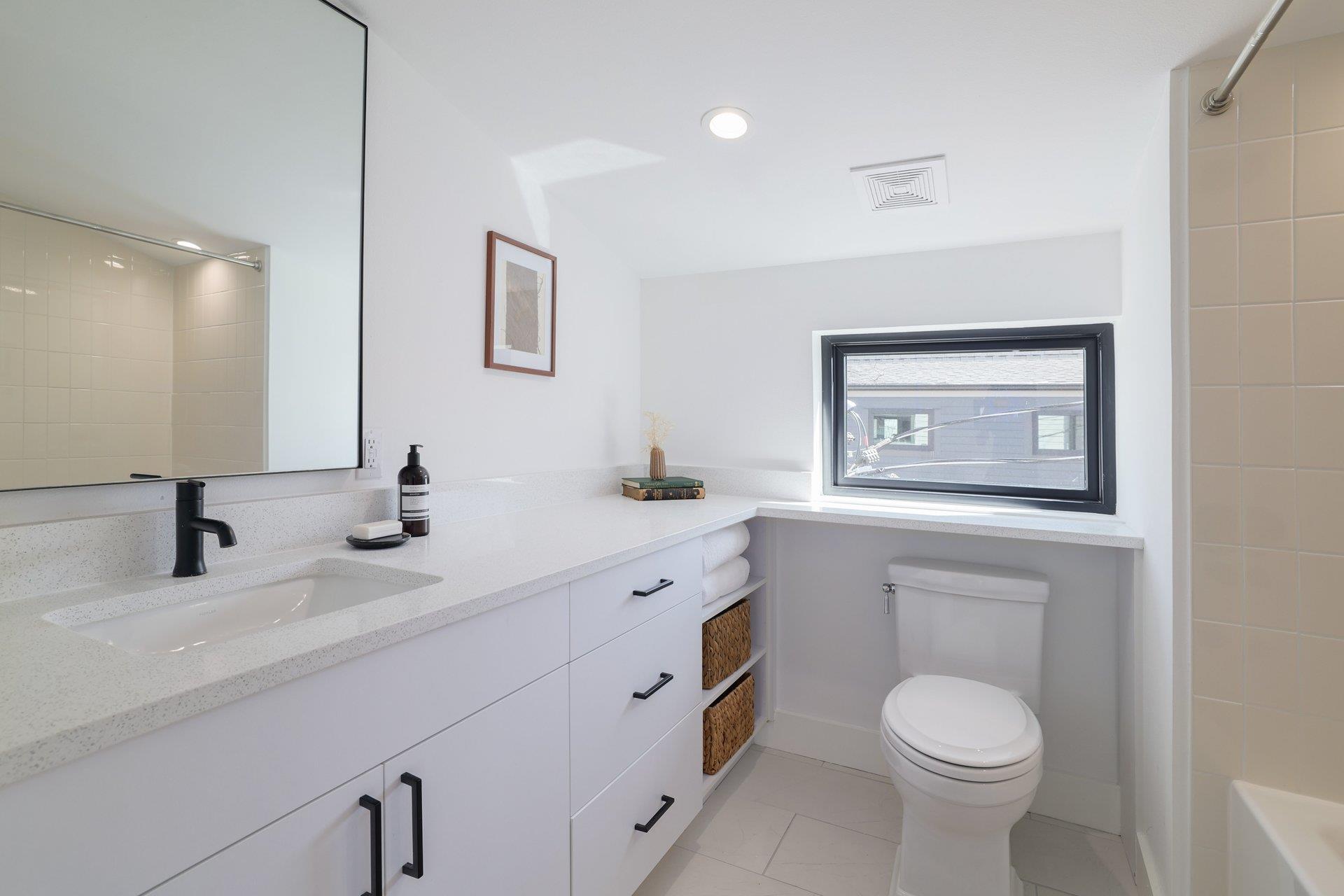 2401 Willow St, Austin, TX 78702