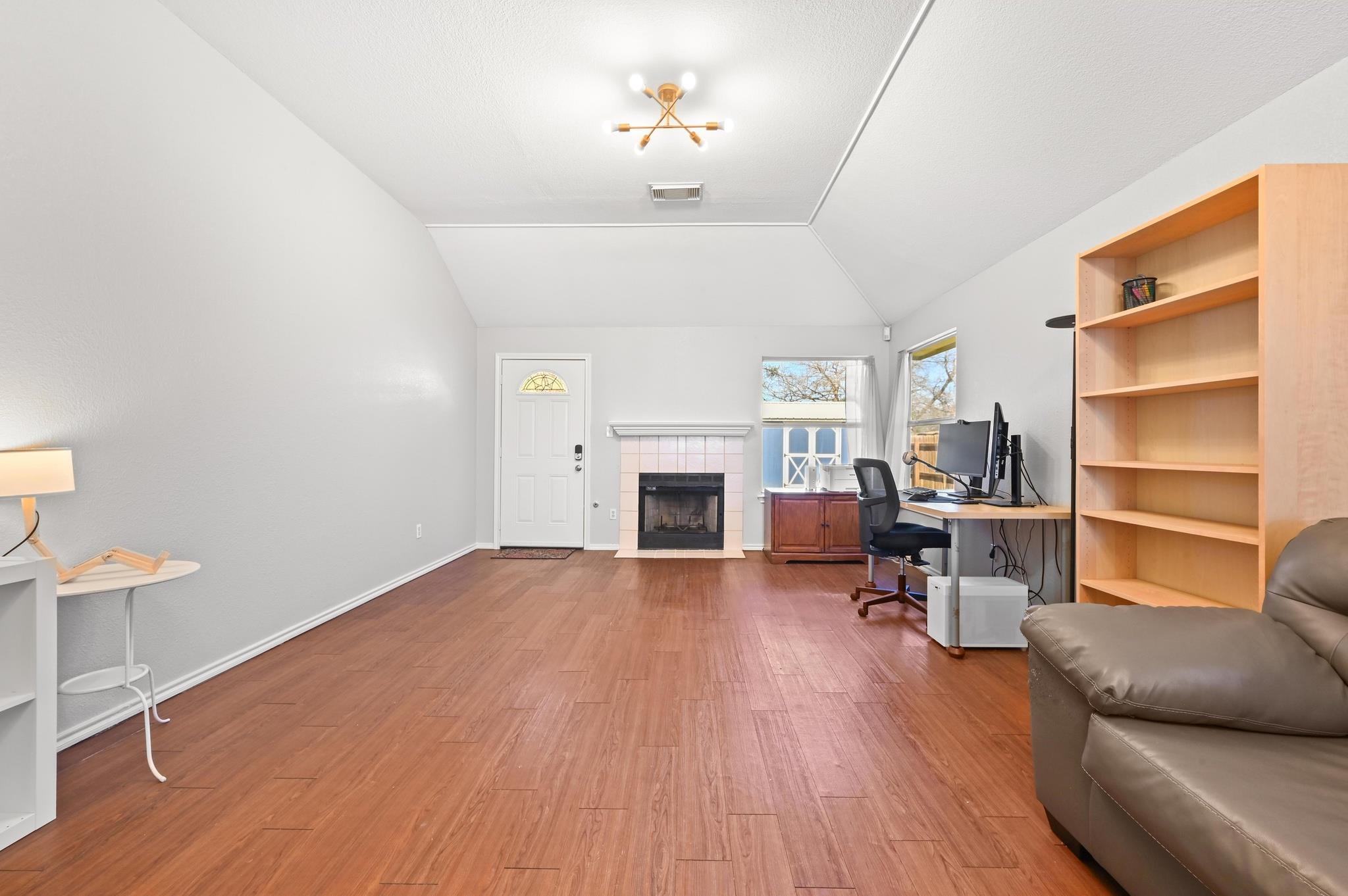 5302 Walnut Grove Dr, Austin, TX 78744