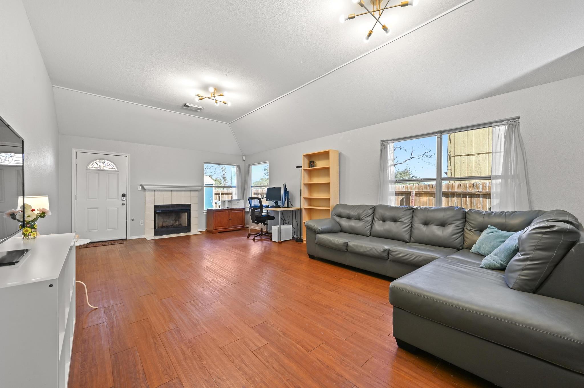 5302 Walnut Grove Dr, Austin, TX 78744