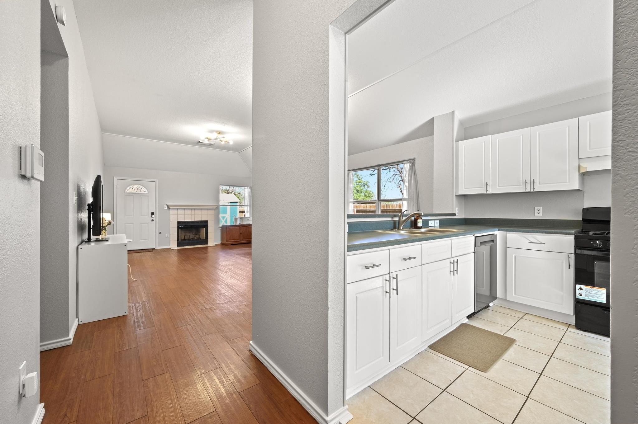 5302 Walnut Grove Dr, Austin, TX 78744