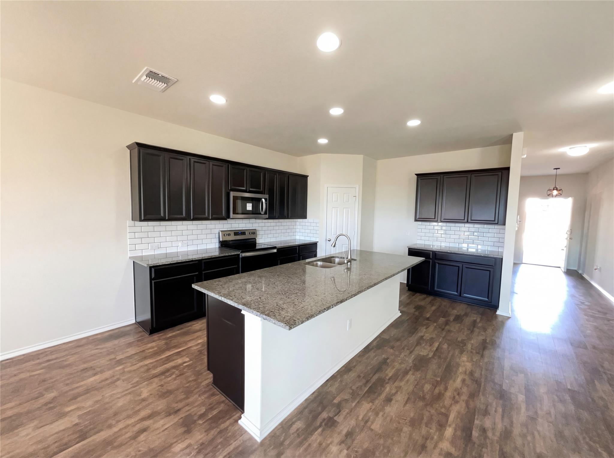 709 Hummingbird Ln, Leander, TX 78641