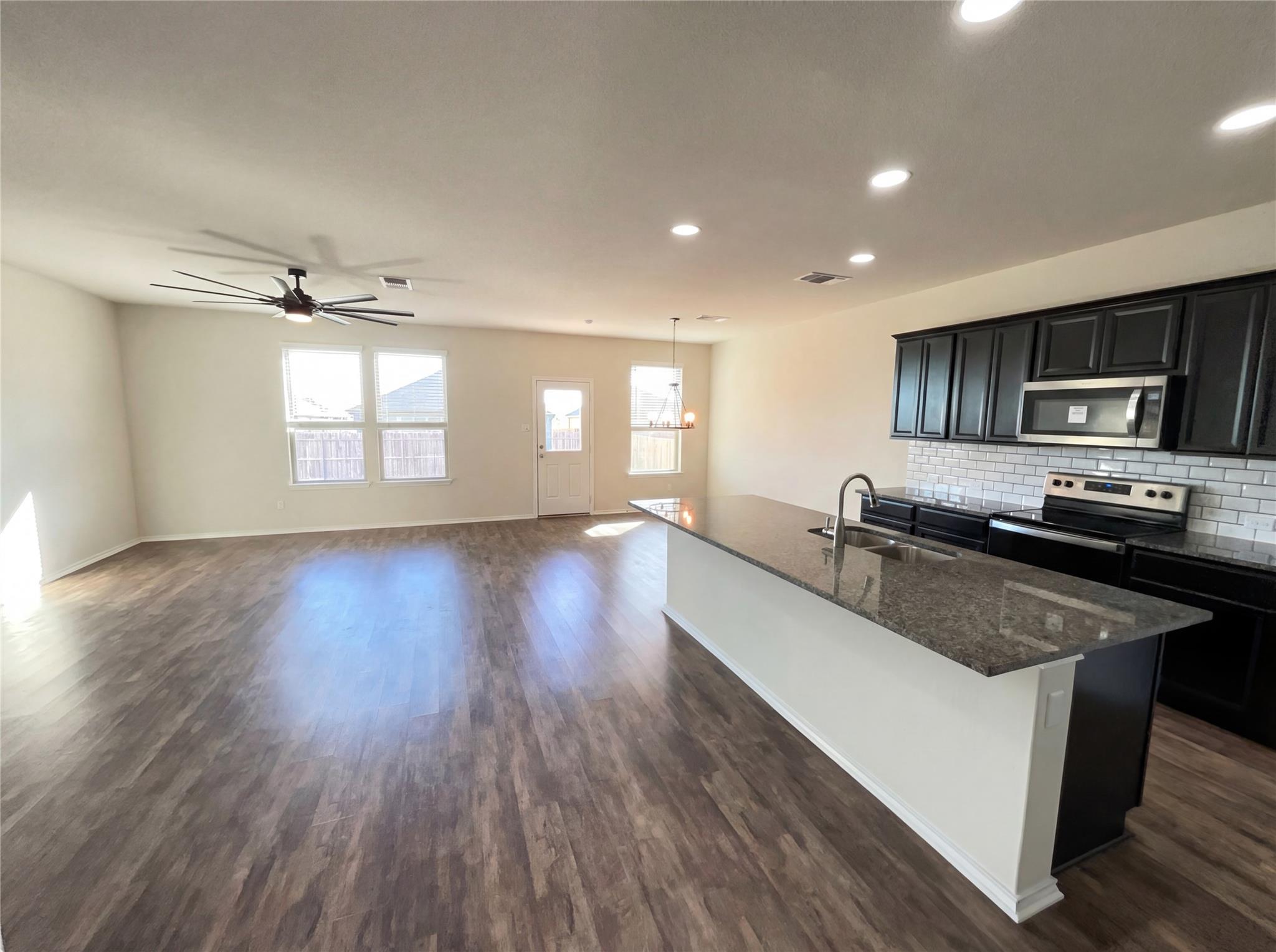 709 Hummingbird Ln, Leander, TX 78641