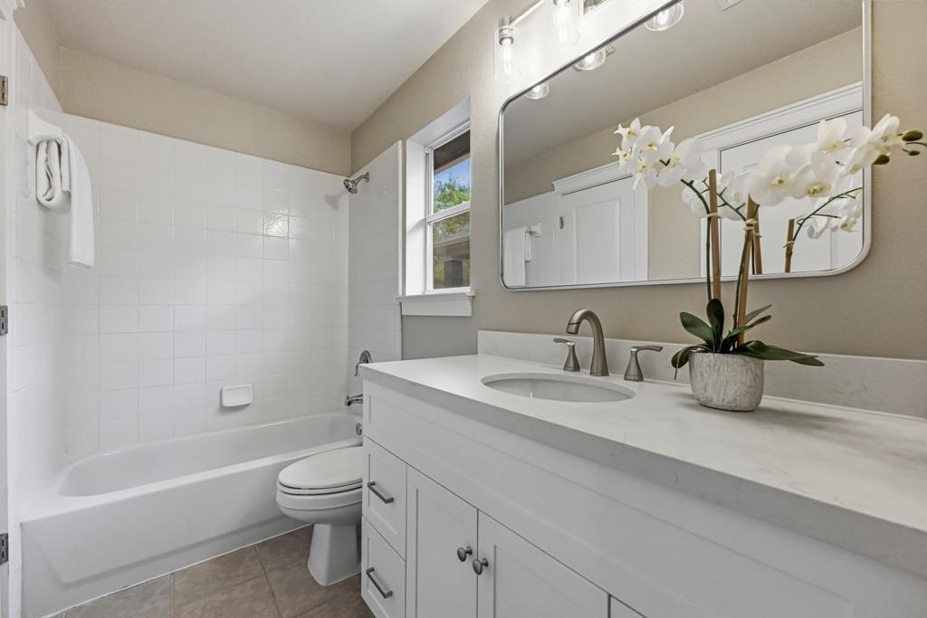 9301 Hopeland Dr, Austin, TX 78749