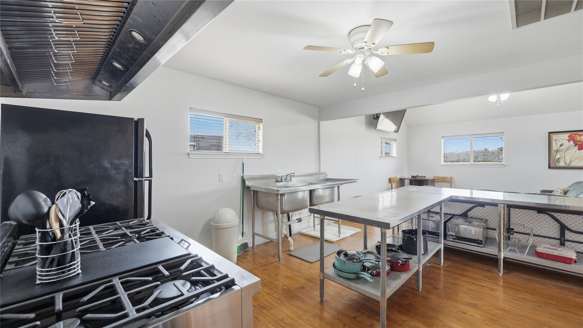 218 Little Ranch Rd # E, Red Rock, TX 78662