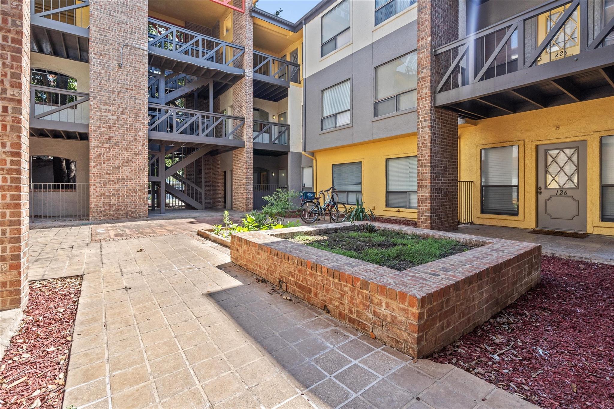 806 W 24th St # 326, Austin, TX 78705