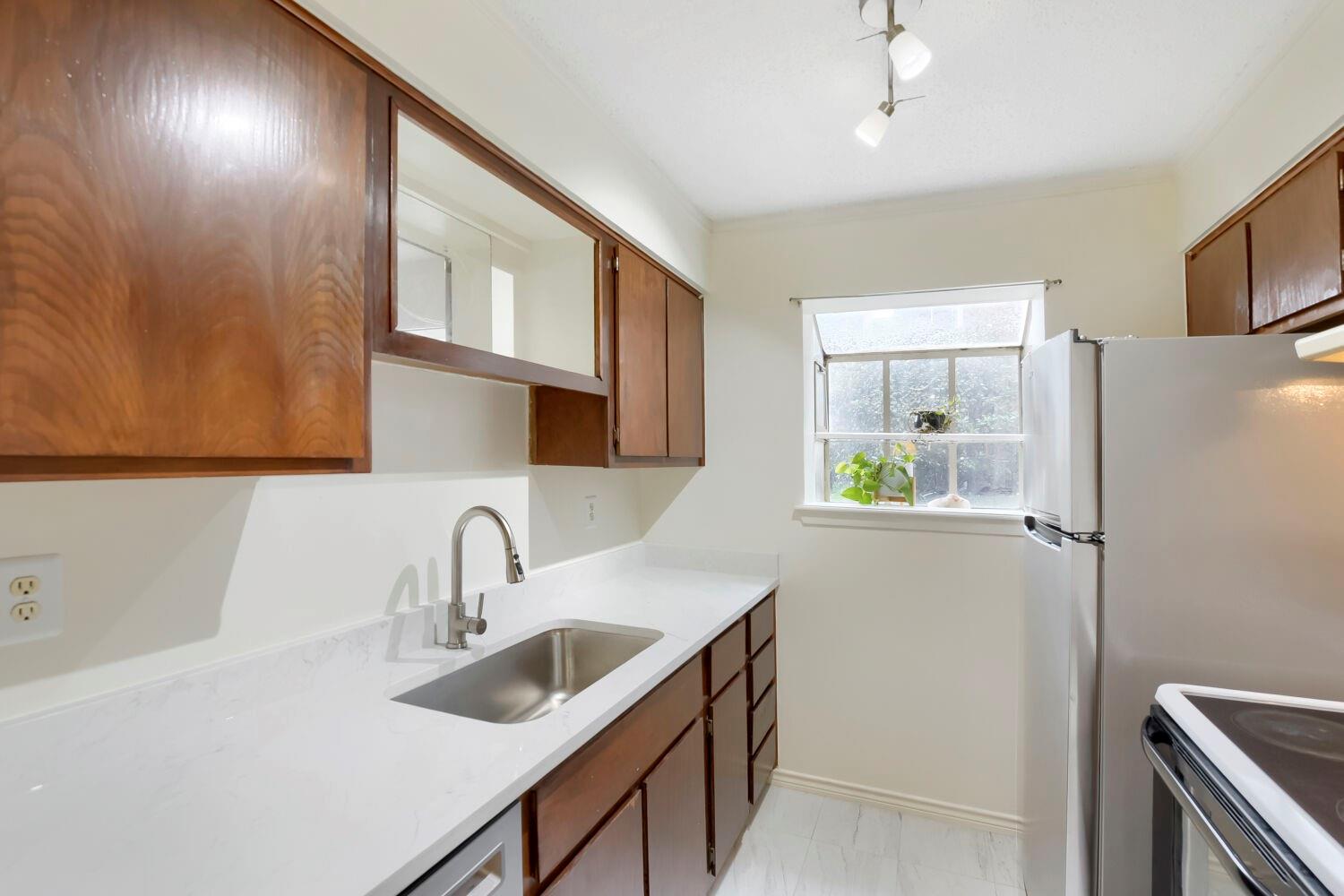 6903 Deatonhill Dr # 20, Austin, TX 78745