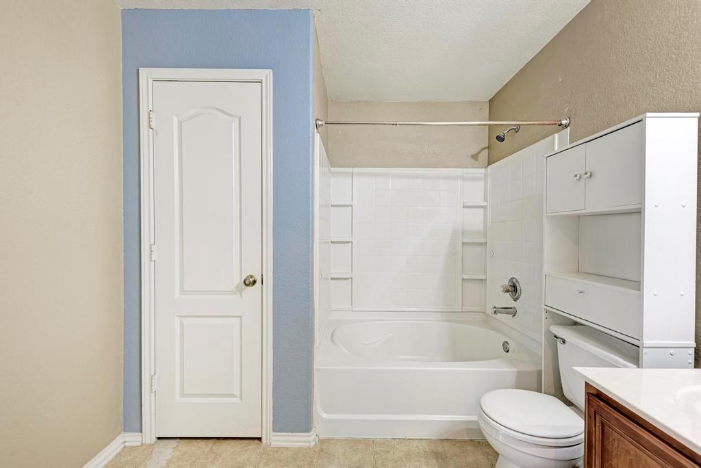 530 Sheep Trail Dr, Kyle, TX 78640