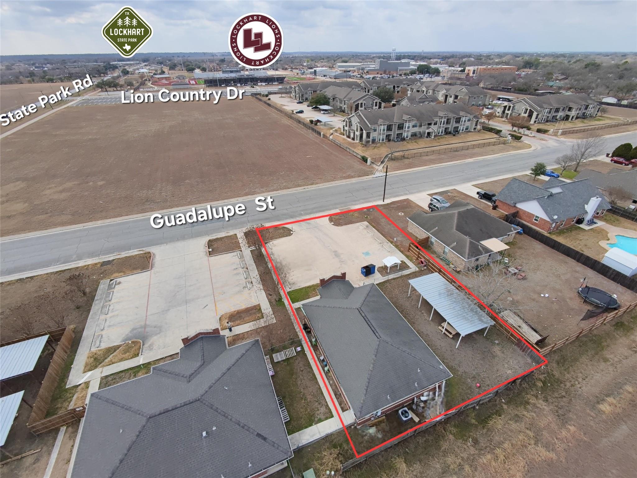 1020 S Guadalupe St, Lockhart, TX 78644