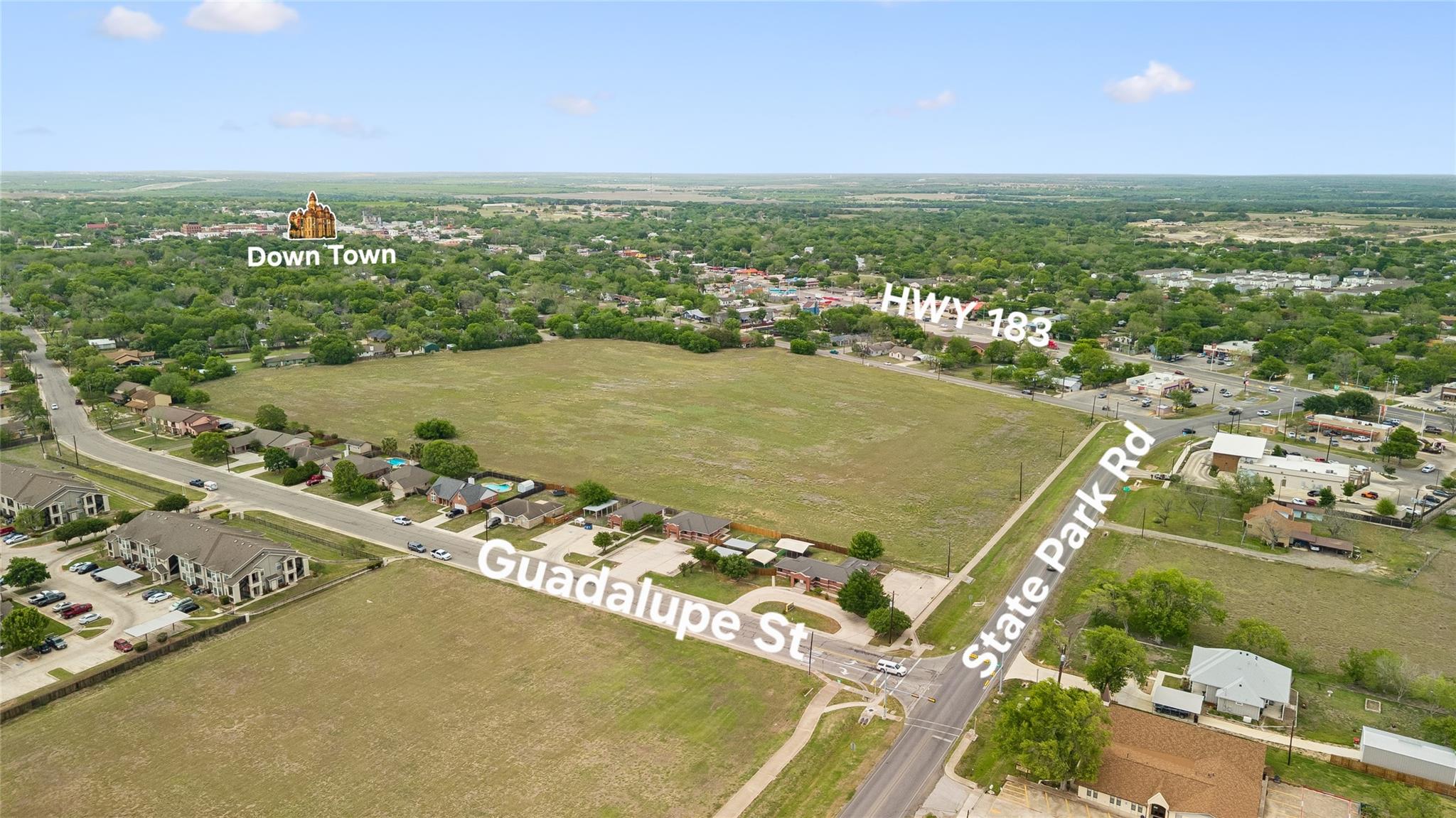 1020 S Guadalupe St, Lockhart, TX 78644