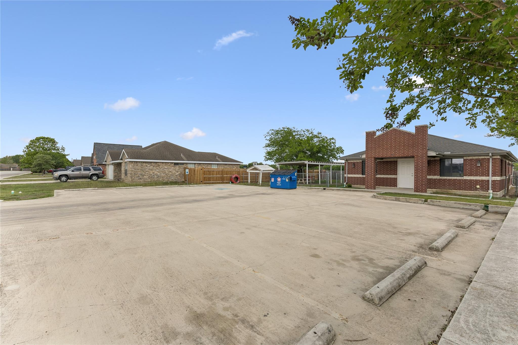 1020 S Guadalupe St, Lockhart, TX 78644