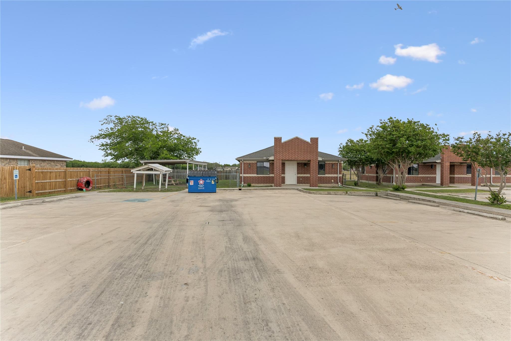 1020 S Guadalupe St, Lockhart, TX 78644