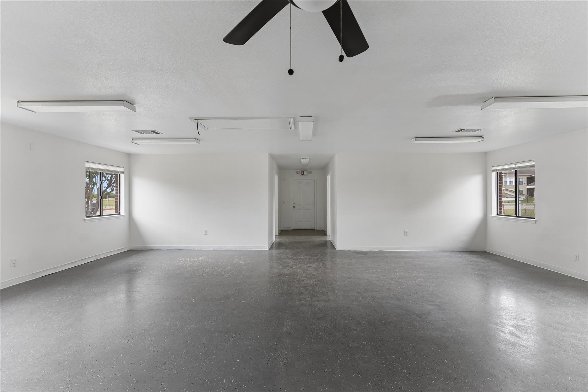 1020 S Guadalupe St, Lockhart, TX 78644