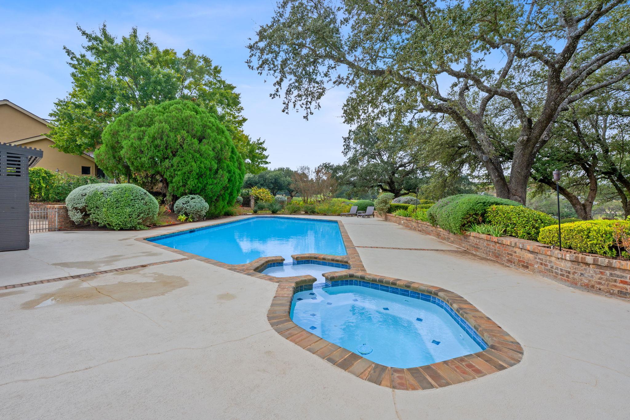 27030 Masters Pkwy, Spicewood, TX 78669