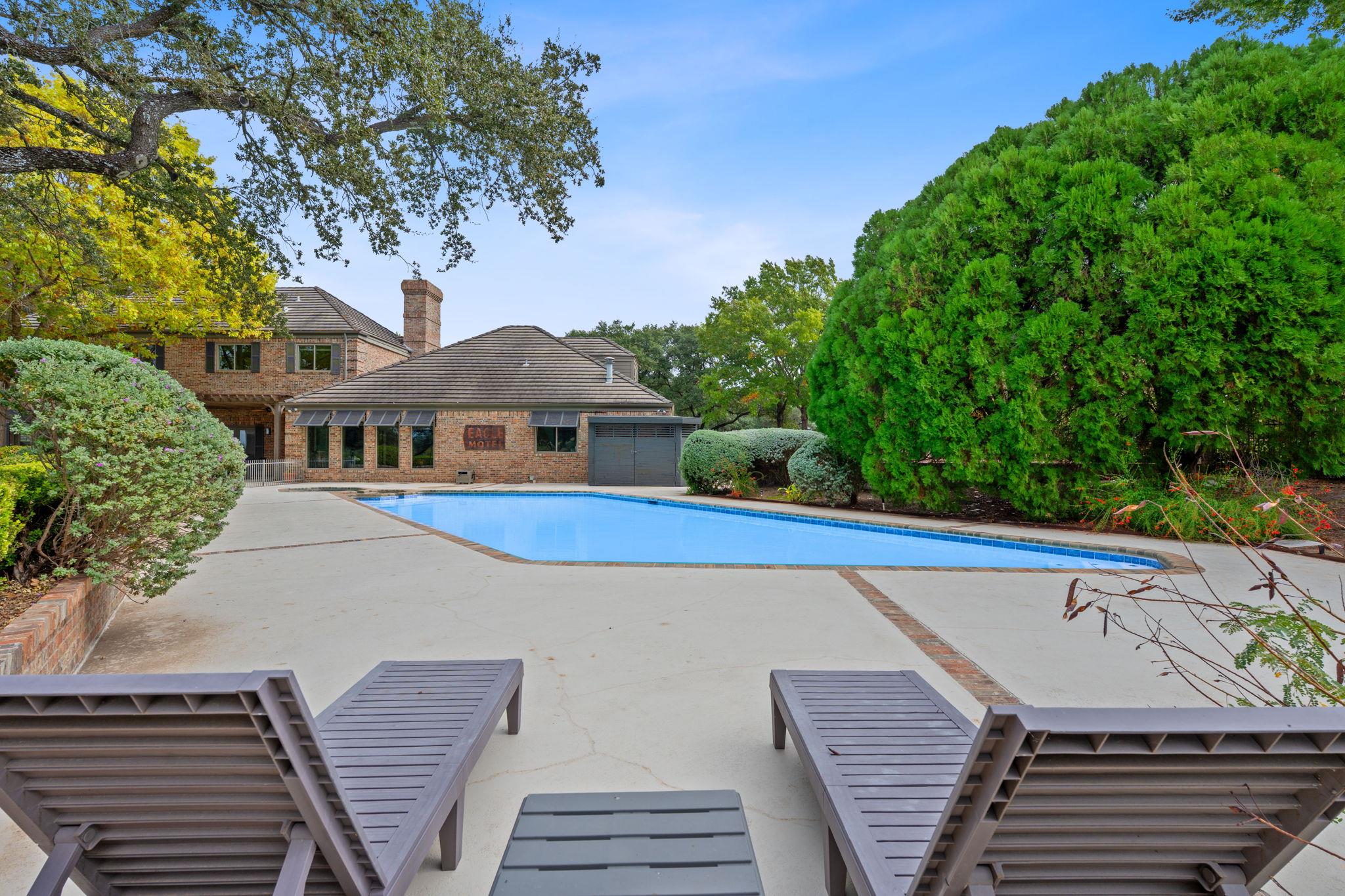 27030 Masters Pkwy, Spicewood, TX 78669