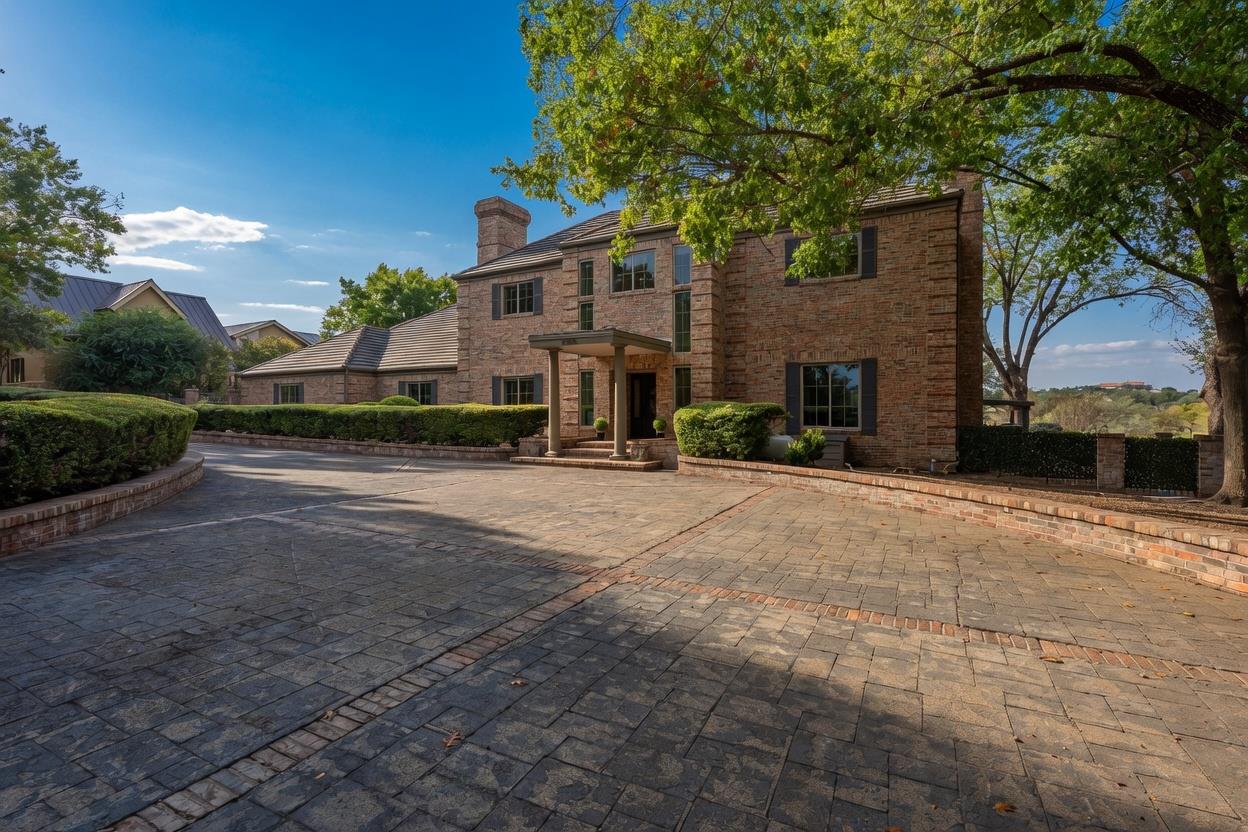 27030 Masters Pkwy, Spicewood, TX 78669