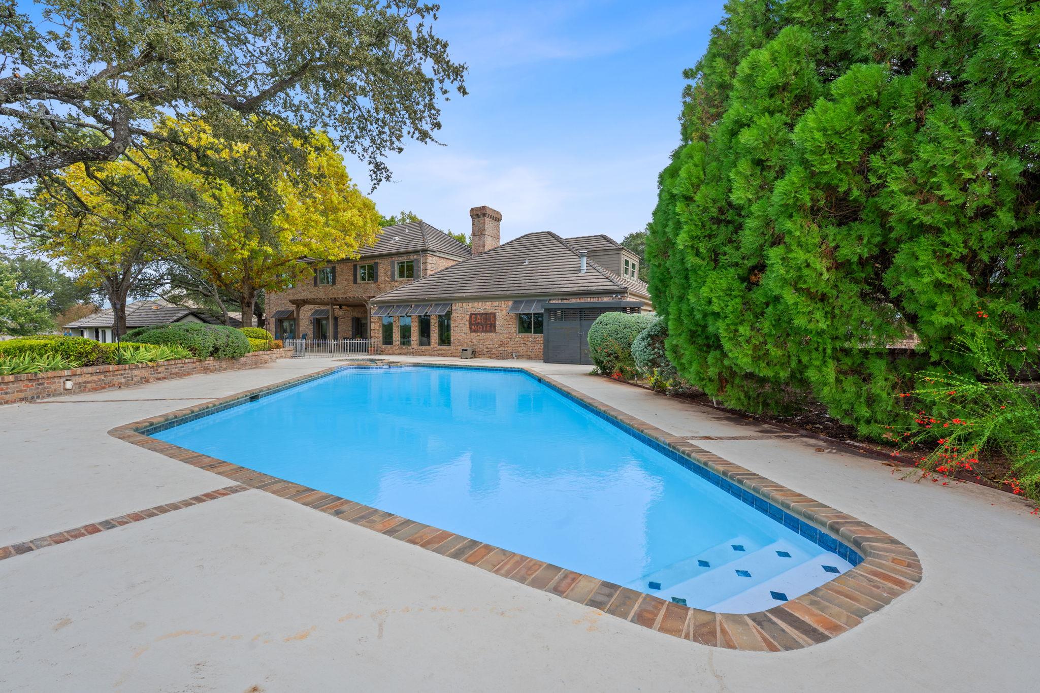 27030 Masters Pkwy, Spicewood, TX 78669