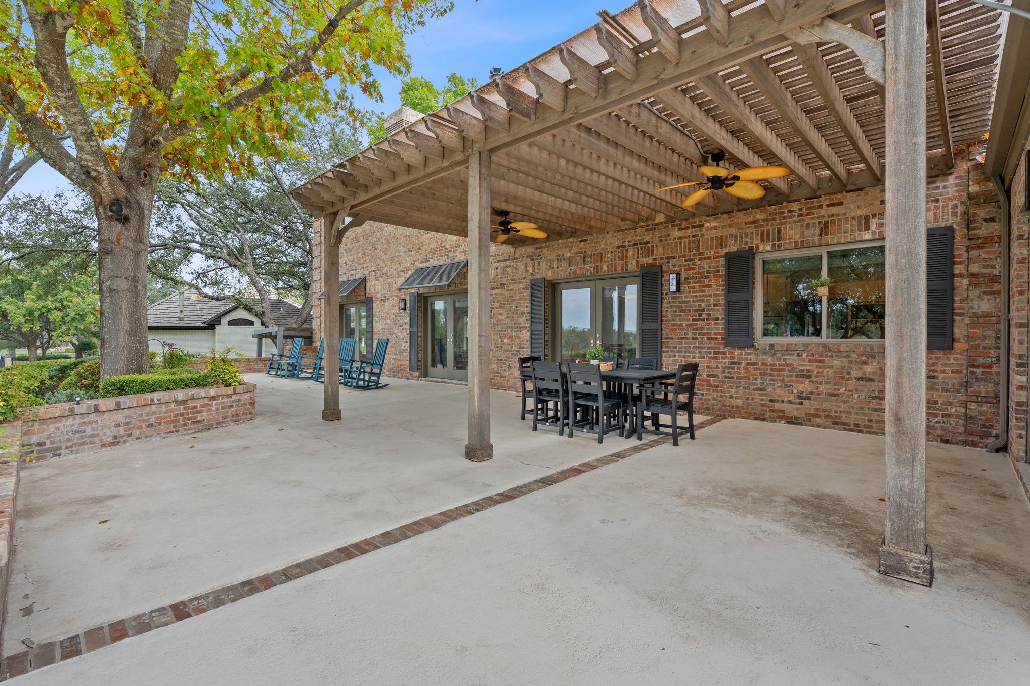 27030 Masters Pkwy, Spicewood, TX 78669