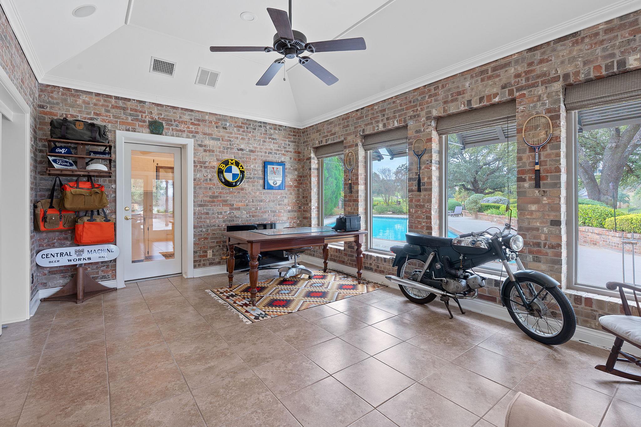 27030 Masters Pkwy, Spicewood, TX 78669