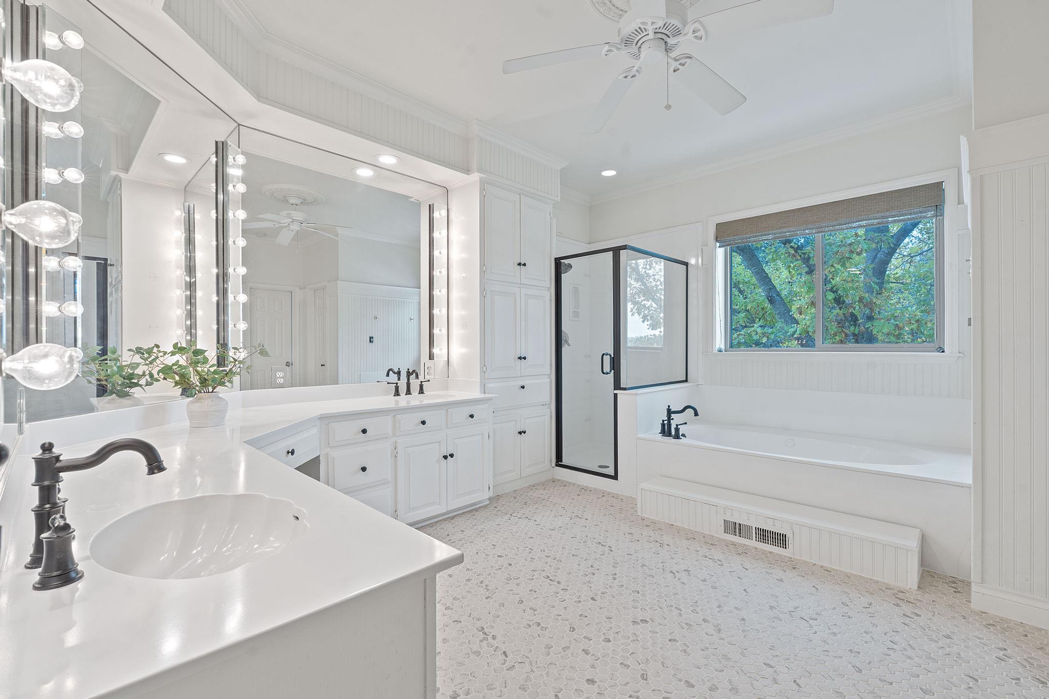 27030 Masters Pkwy, Spicewood, TX 78669