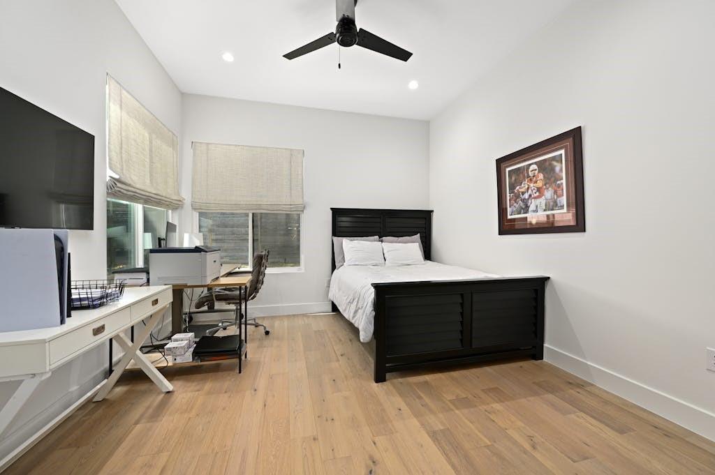 5212 Huisache St # 2, Austin, TX 78751