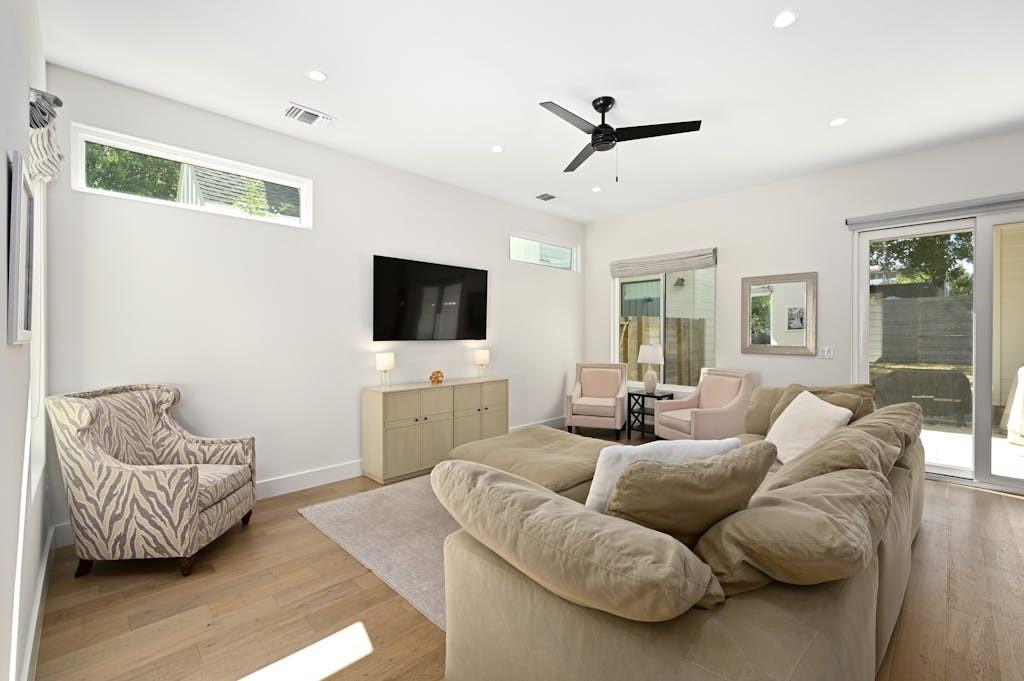 5212 Huisache St # 2, Austin, TX 78751