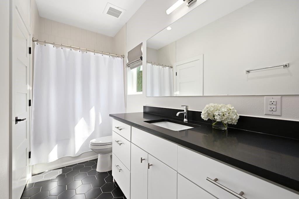 5212 Huisache St # 2, Austin, TX 78751