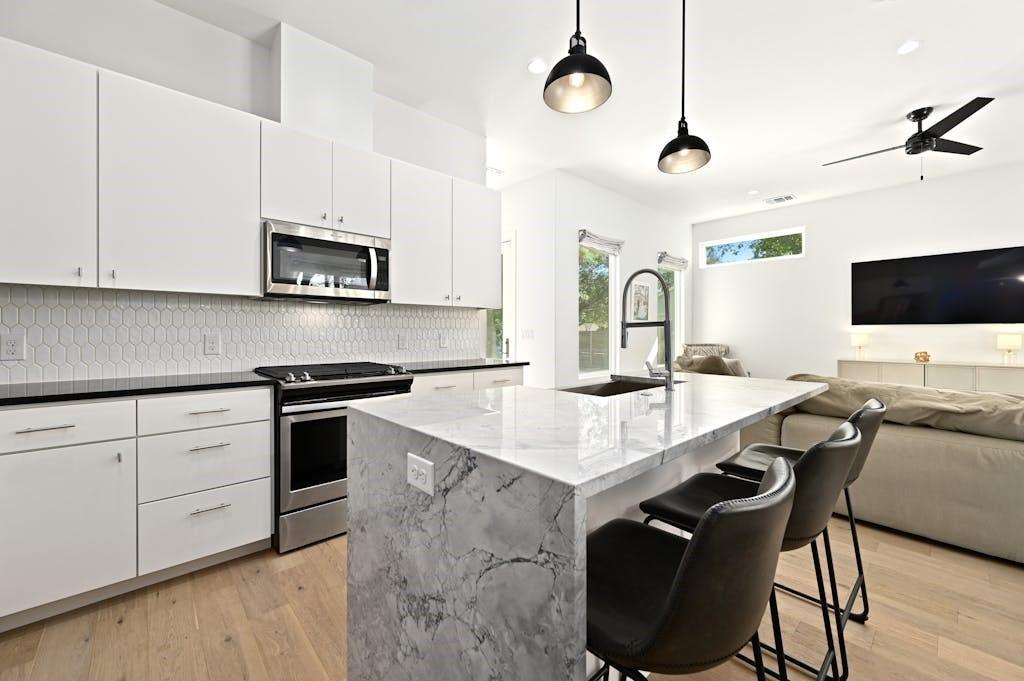 5212 Huisache St # 2, Austin, TX 78751