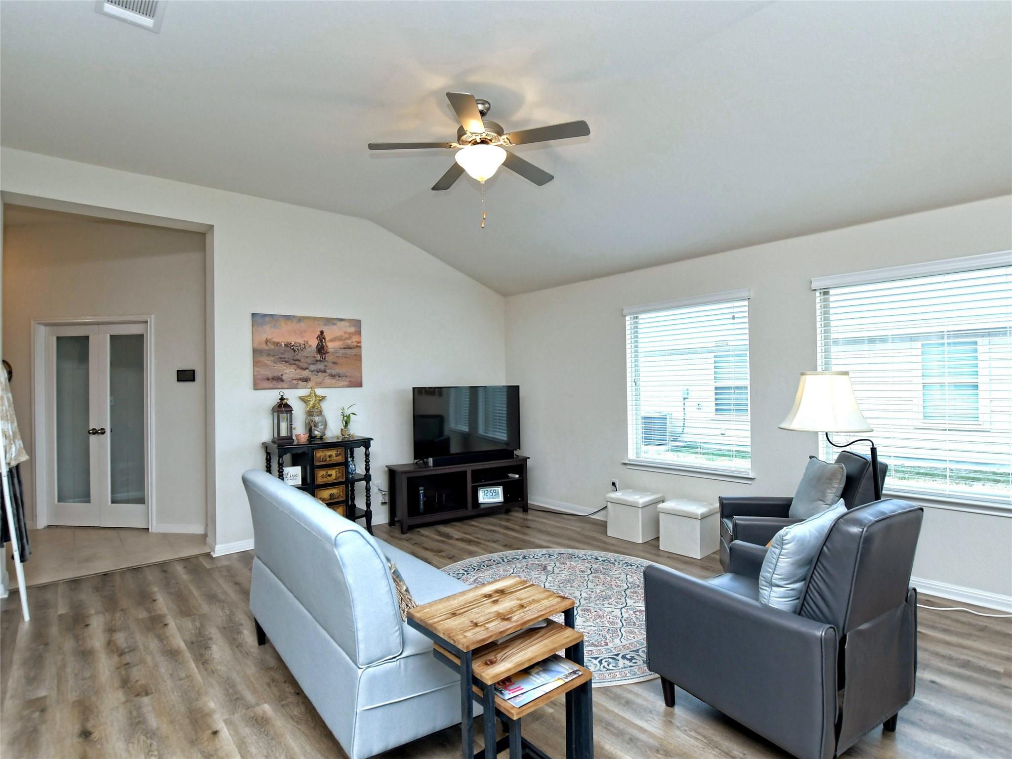 130 Sunshine Ln, Kyle, TX 78640