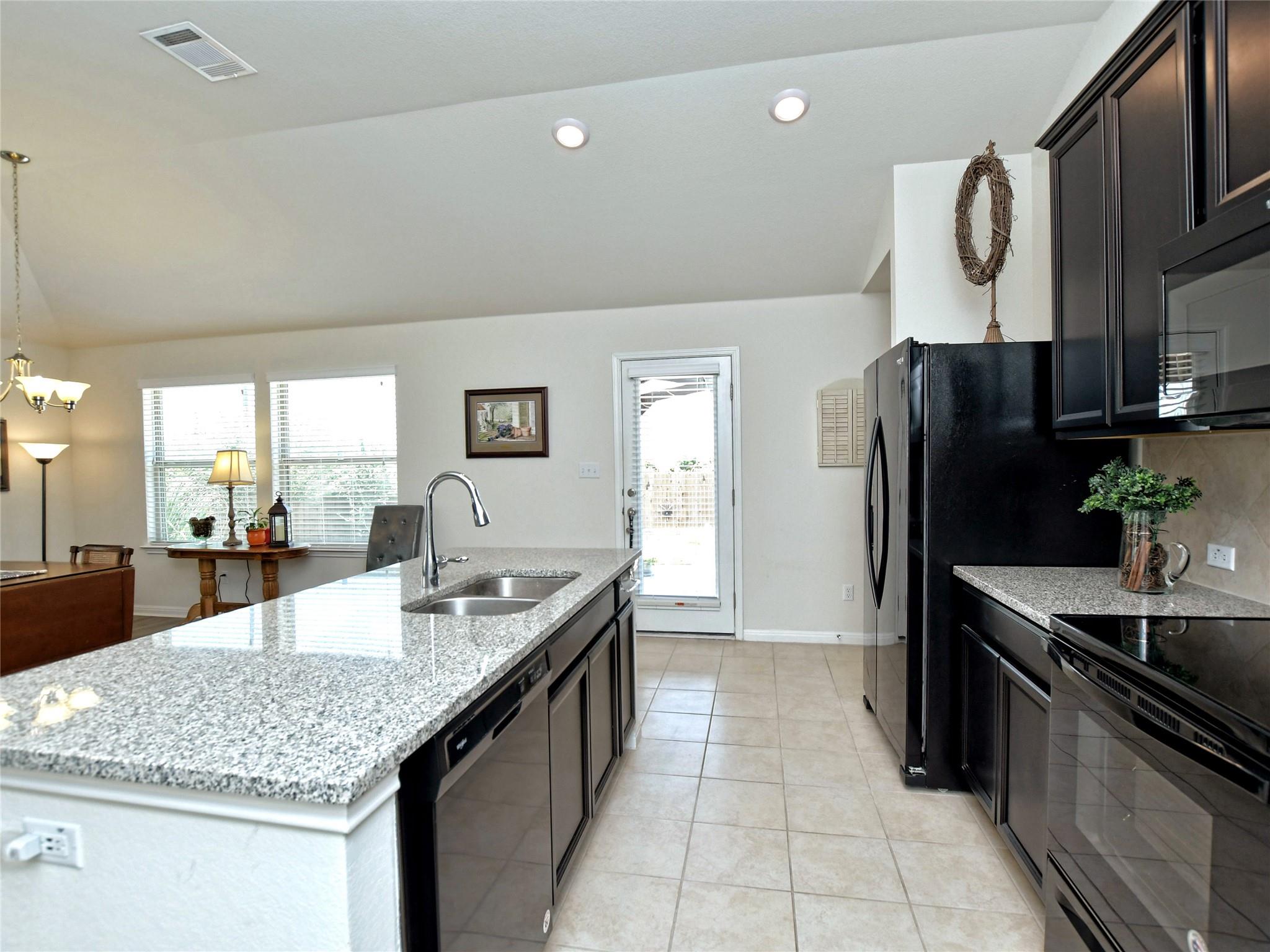 130 Sunshine Ln, Kyle, TX 78640