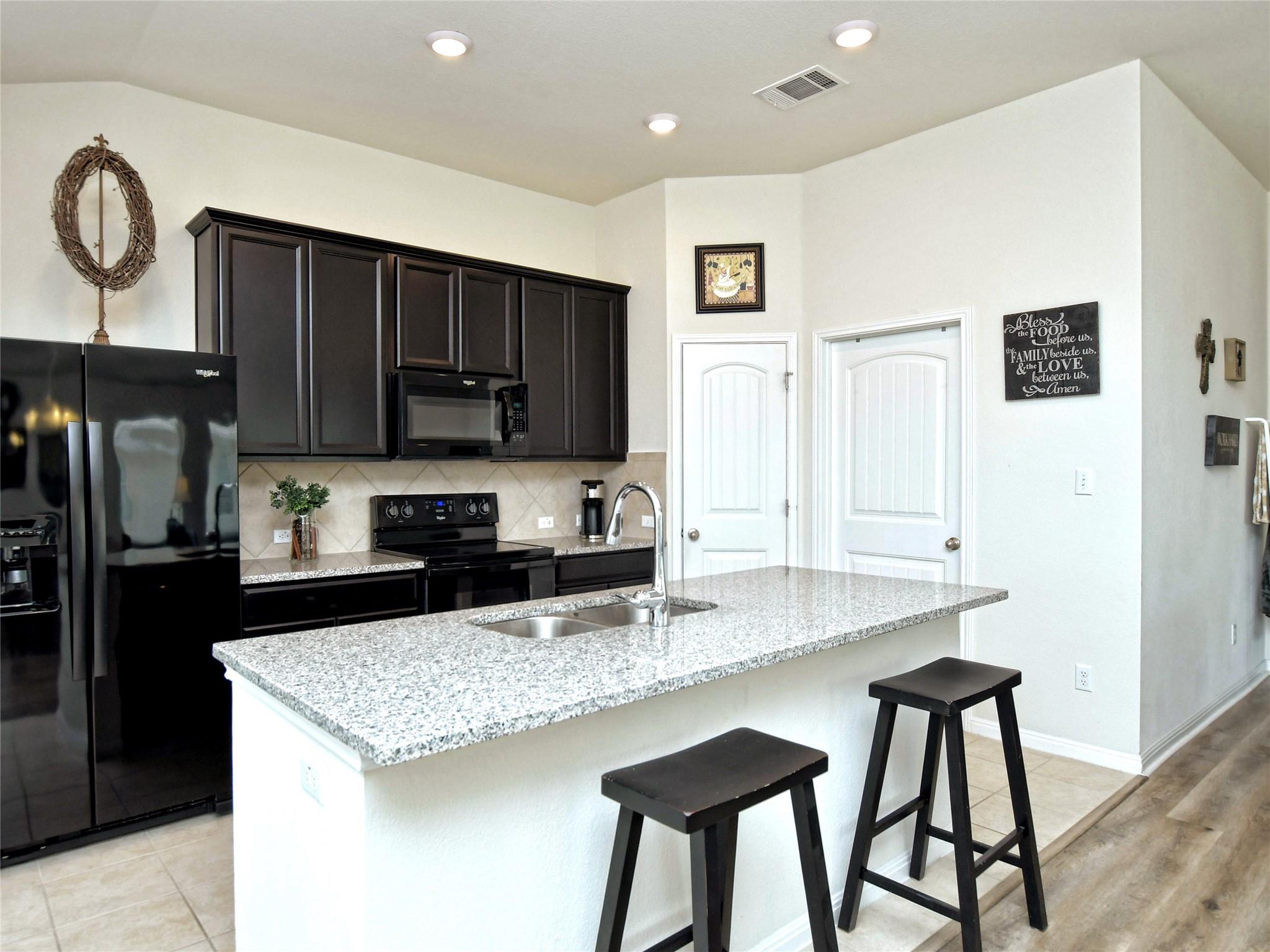 130 Sunshine Ln, Kyle, TX 78640