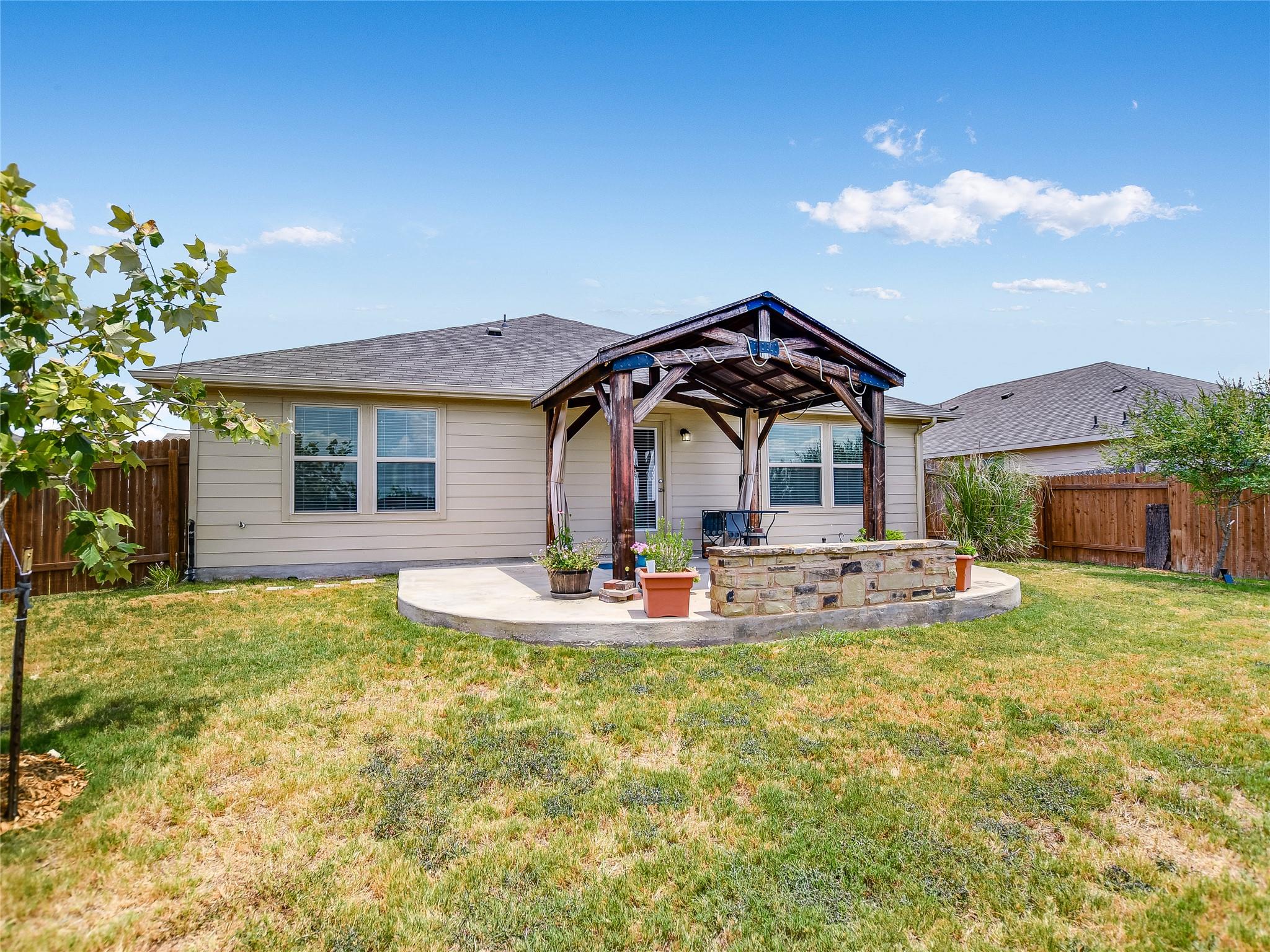 130 Sunshine Ln, Kyle, TX 78640