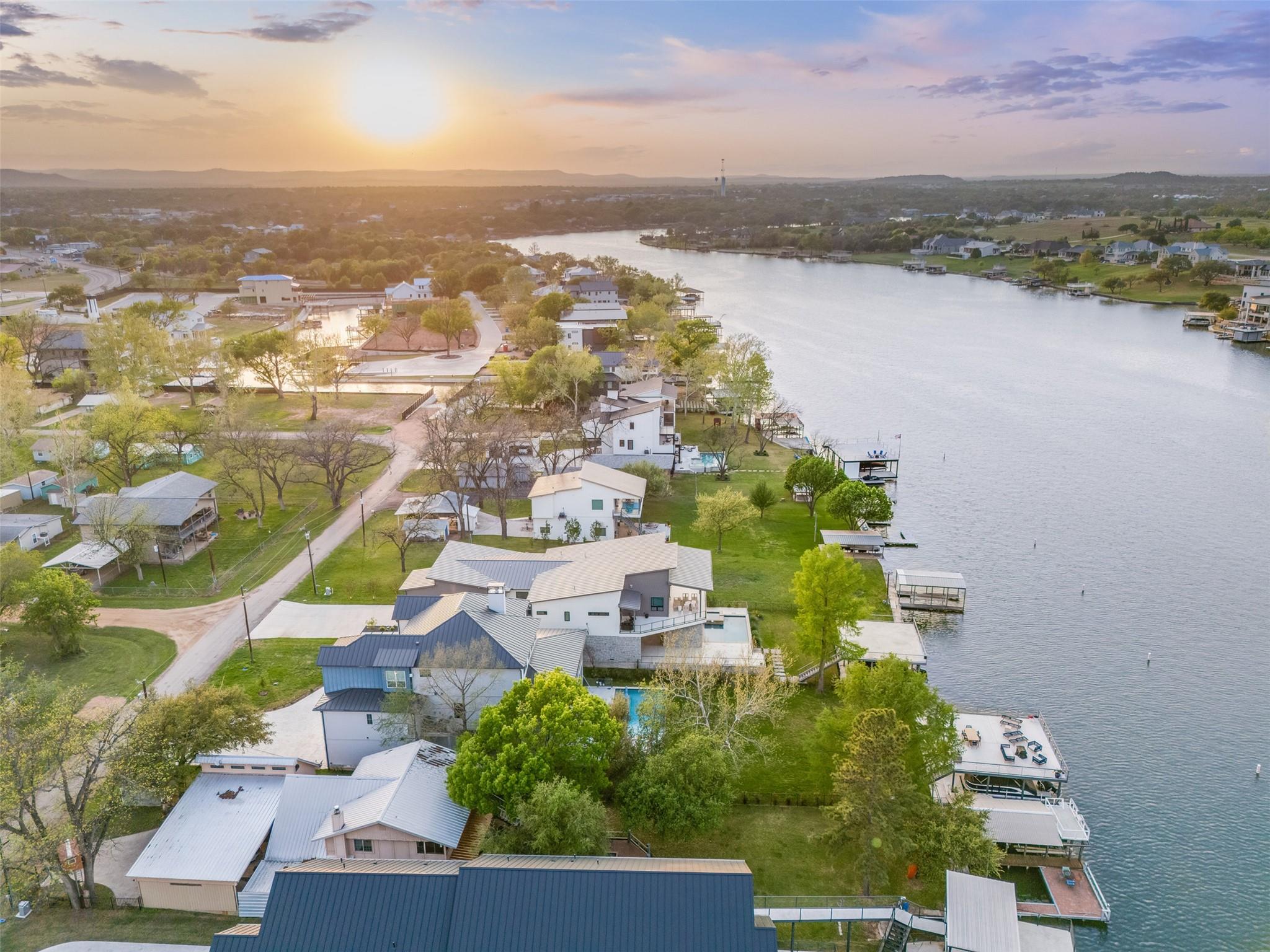 320 Harris Loop, Kingsland, TX 78639