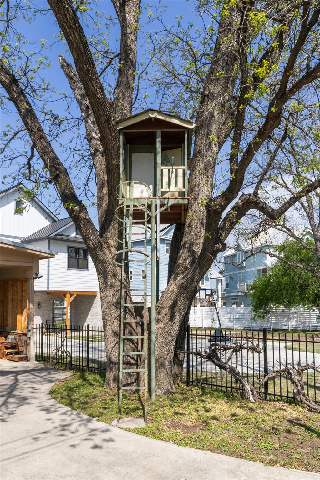 320 Harris Loop, Kingsland, TX 78639