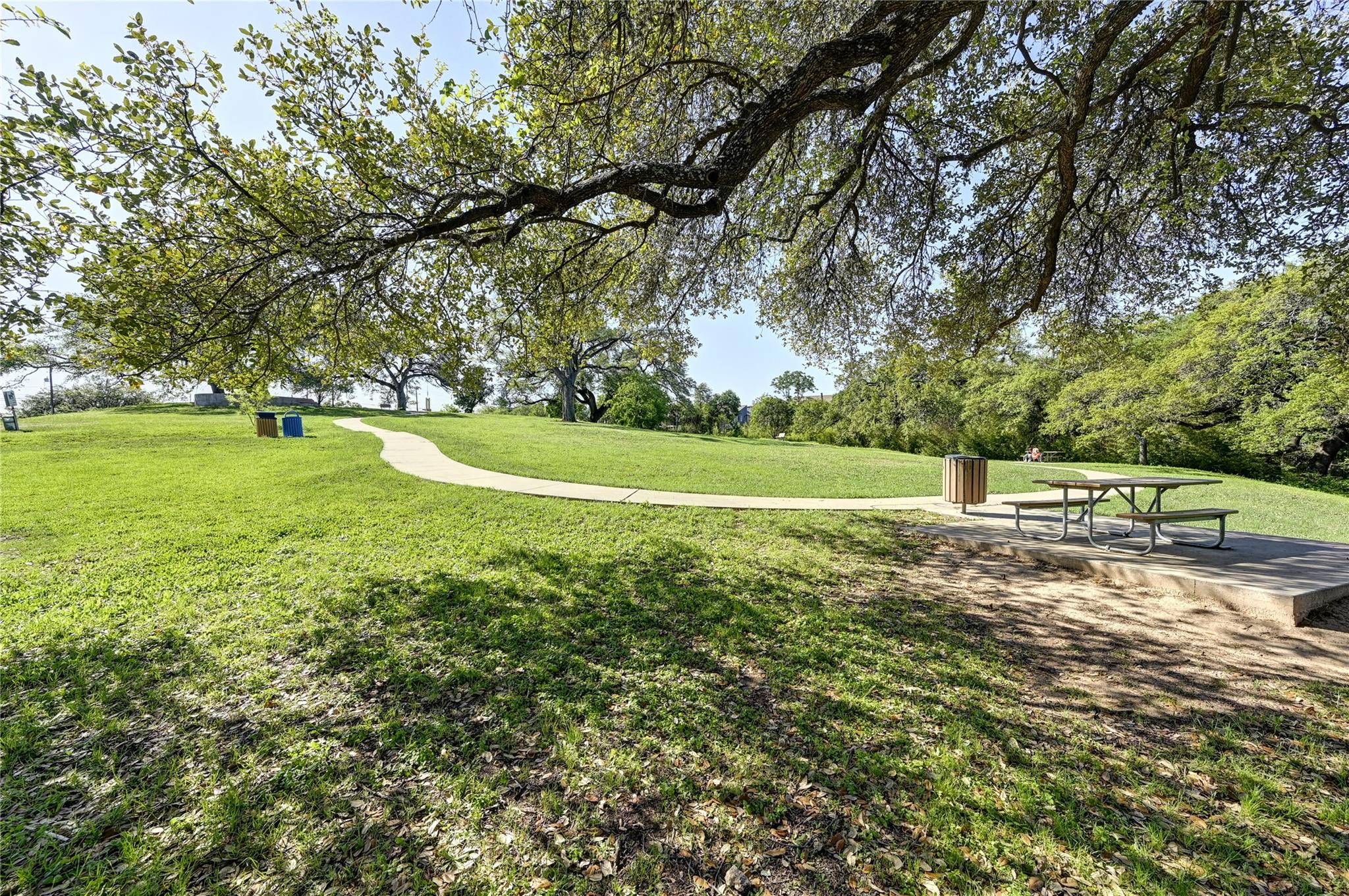 2000-2A Breeze Holw, Austin, TX 78741